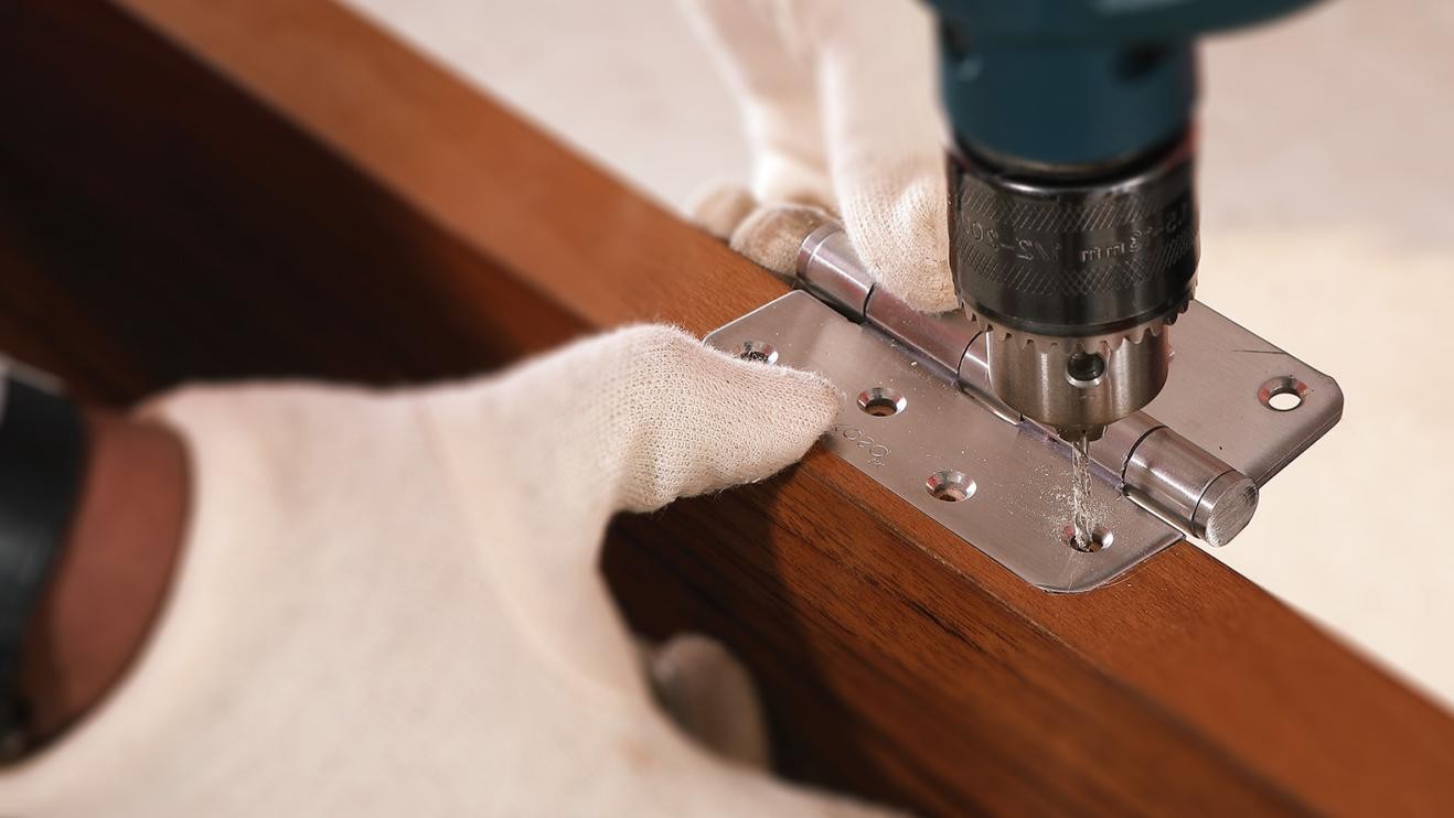 use a residential hinge on a commercial door.jpg